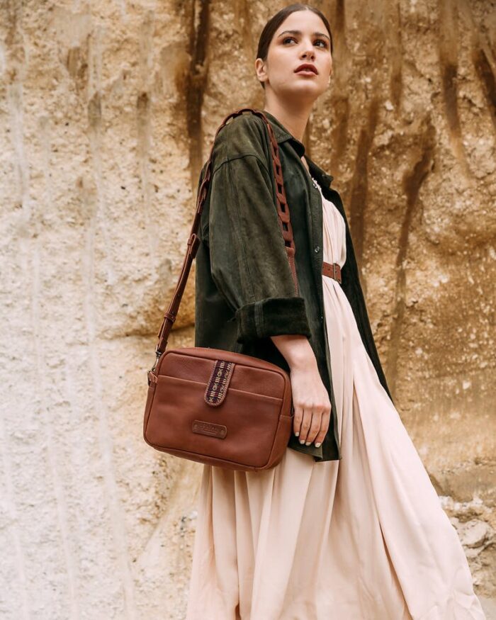 Haku Handmade - Bandolera cuero café