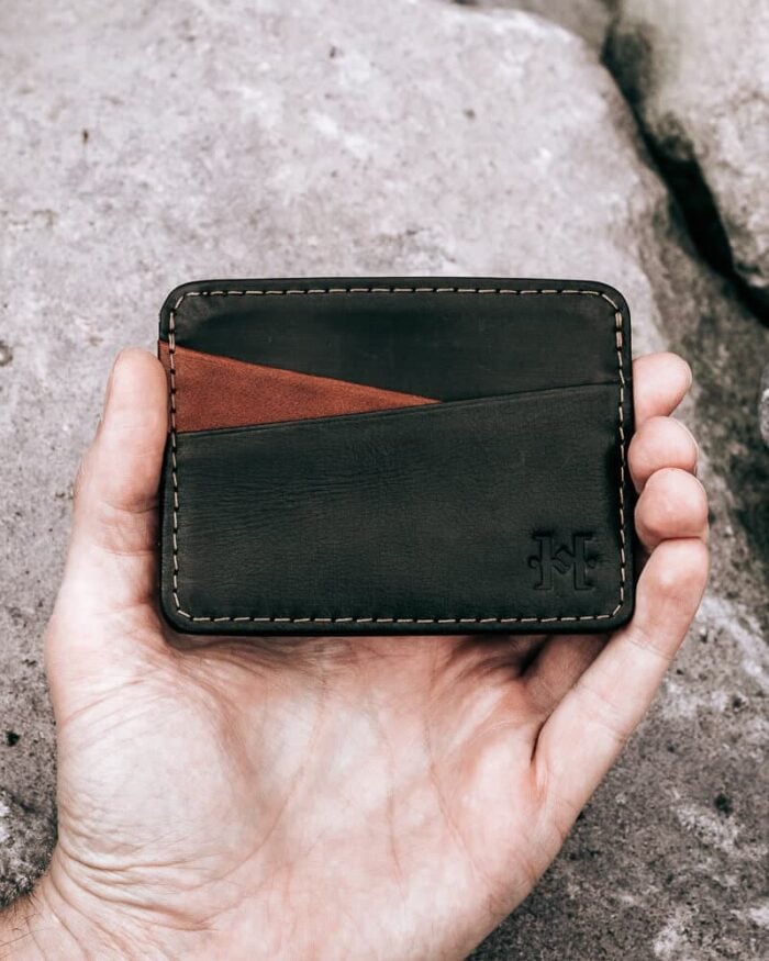 Tarjetero en cuero