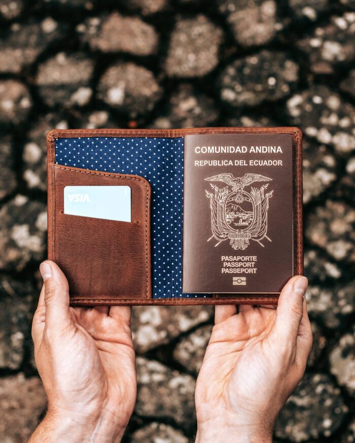 porta pasaporte en cuero