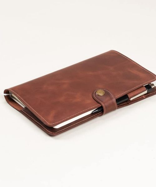 Alternative view of Porta libreta en cuero