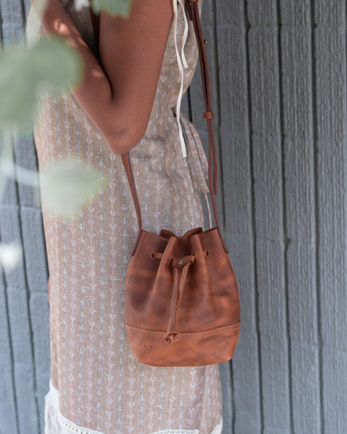 Alternative view of Cartera de cuero Mini Bucket