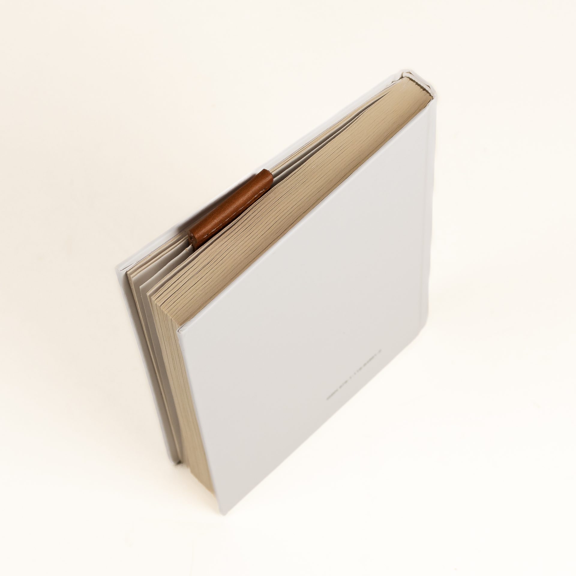 Separador de libro en cuero Kamuk - Image 2