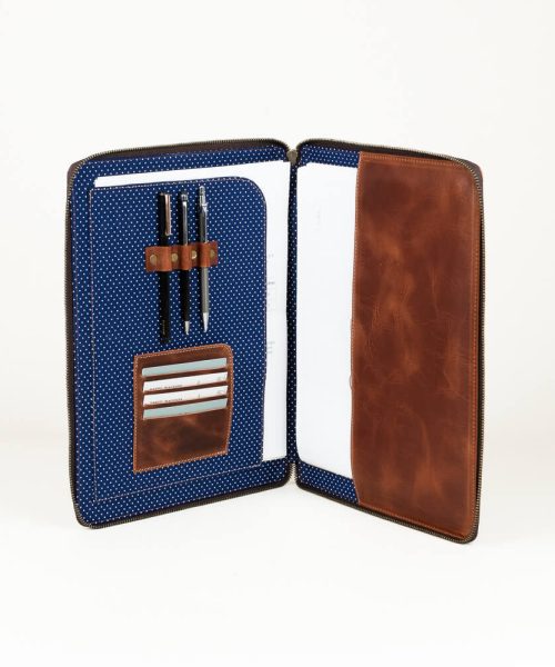 Alternative view of Carpeta en cuero Huaira