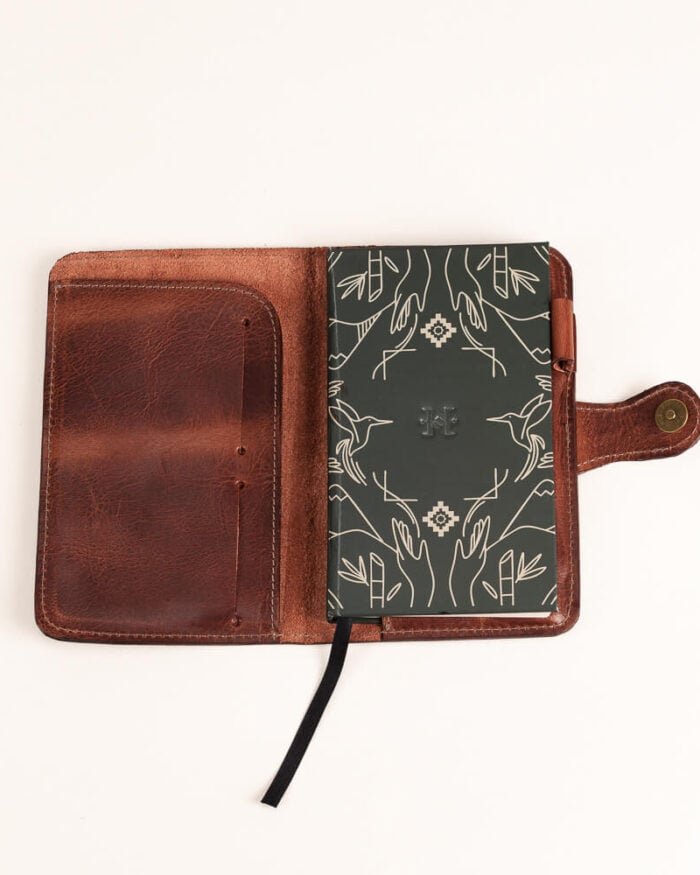 Alternative view of Mini Porta libreta en cuero A6