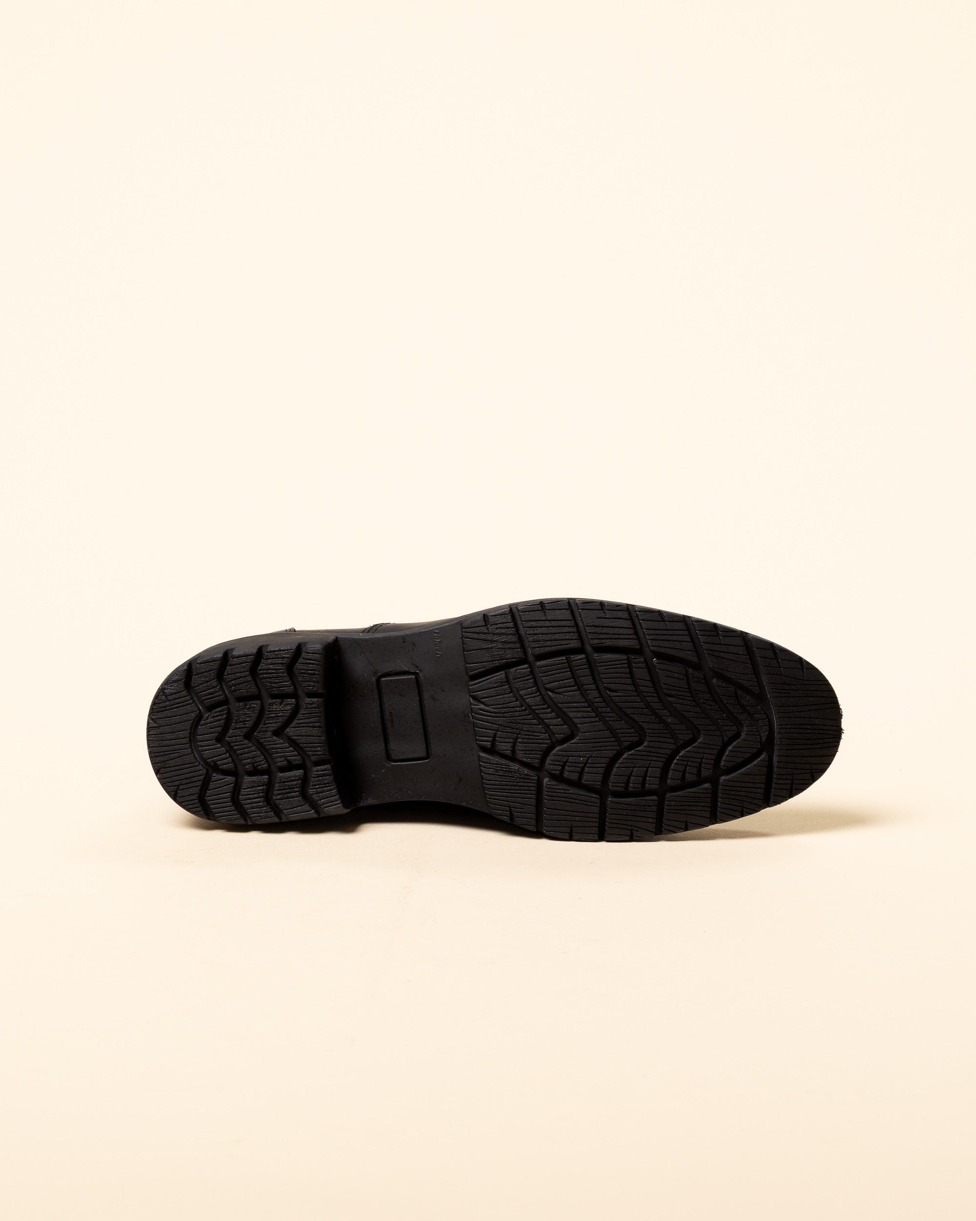 Suela de botín de hombre en cuero Chelsea casual negro.