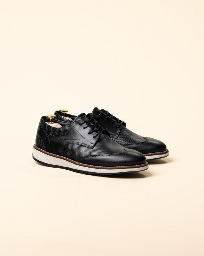 Zapato urbano de cuero Homero negro, vista frontal
