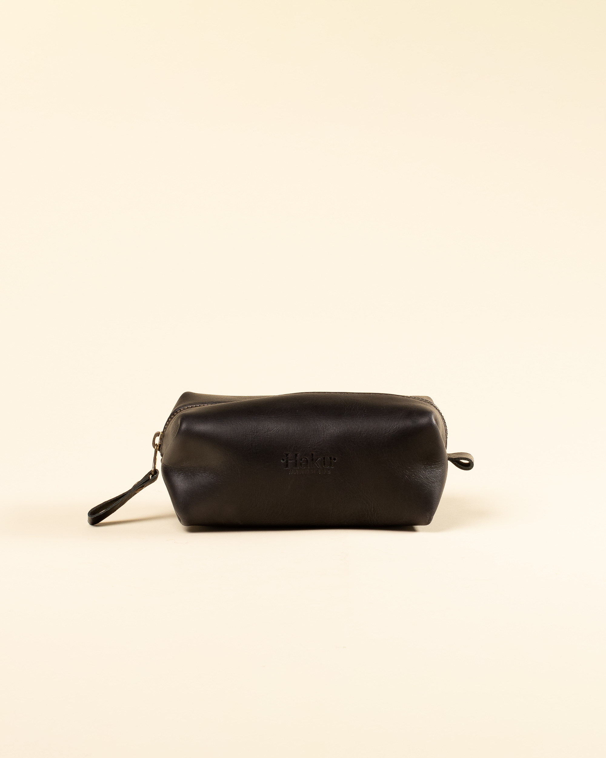 Mini neceser de cuero Kuri negro, vista frontal